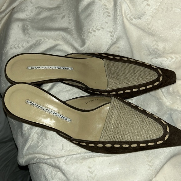Donald J Pliner “ Latte” slip on heels. Absolutely stunning. Size 7 - Picture 2 of 9